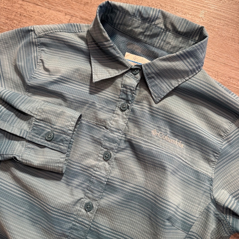Columbia Shirt Womens XS Blue Striped Vented Outdoor Hiking Performance River